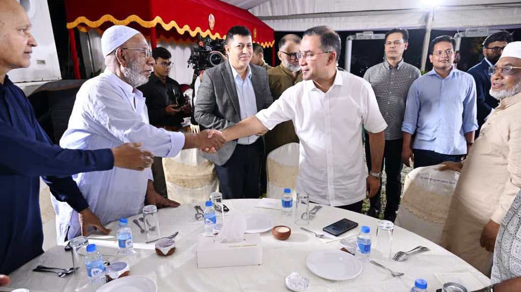 মিত্রদের মান ভাঙালেন তারেক রহমান, সরকারকে সহযোগিতার আশ্বাস
