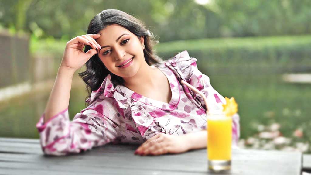 নিজেকে বদলে ফেলছেন পরীমণি