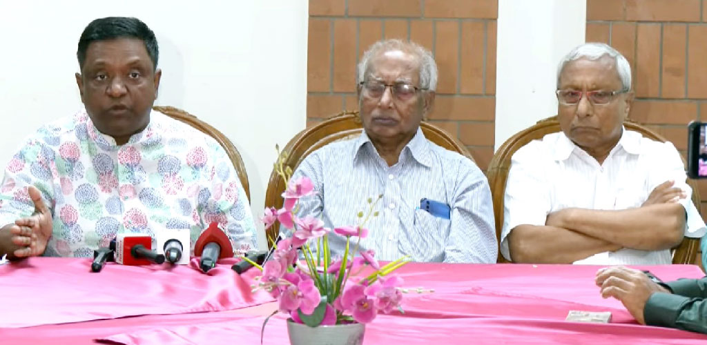 চাপিয়ে দেওয়া সিদ্ধান্ত মেনে নেবে না প্রদর্শক সমিতি, হল বন্ধের হুঁশিয়ারি