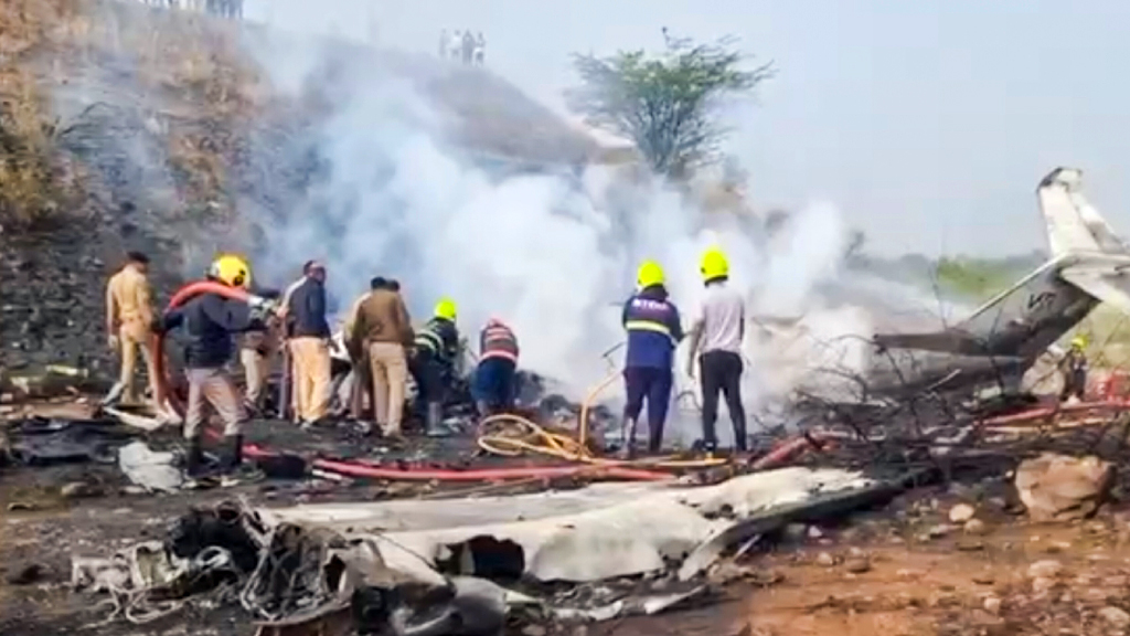 অজিত পাওয়ারকে বহনকারী বিমান বিধ্বস্তের আগে ‘রহস্যজনক নীরবতা’