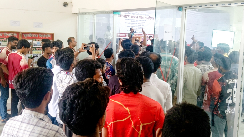 জুলাইয়ের অনুষ্ঠান পণ্ড করে দিল ছাত্রদল