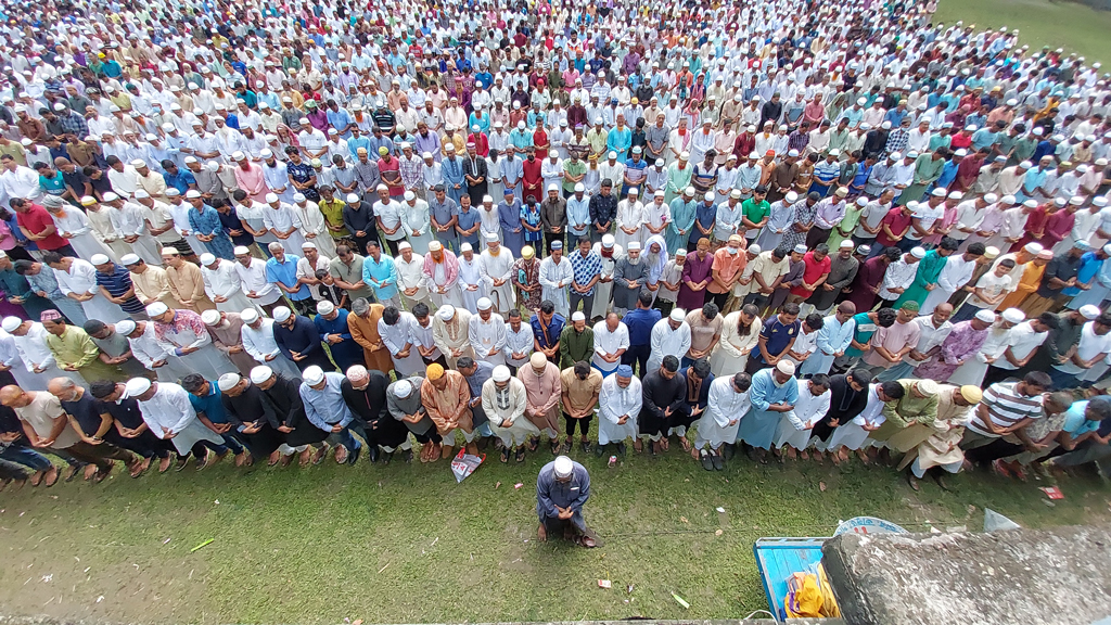 ৪ ঘণ্টার প্যারোলে মায়ের জানাজায় আওয়ামী লীগ নেতা