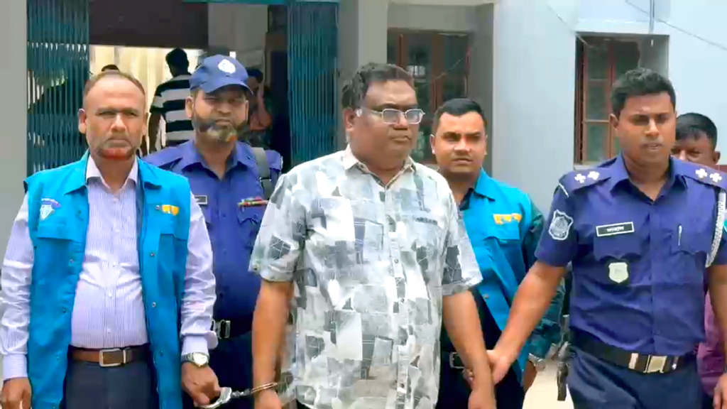 দুদকের মামলায় শাহজাদপুরের পিআইও গ্রেপ্তার