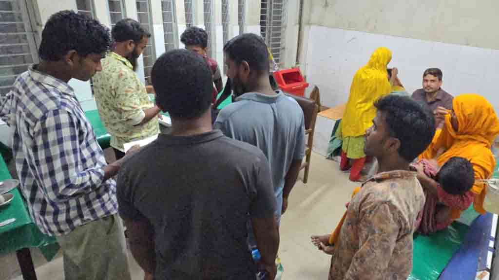 পাবনায় শিয়ালের কামড়ে আহত ১১