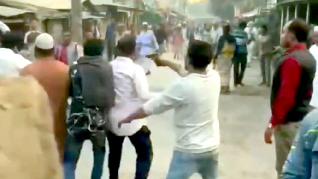 অস্ত্র হাতে যুবক জামায়াত কর্মী তুষার, দাবি পুলিশের