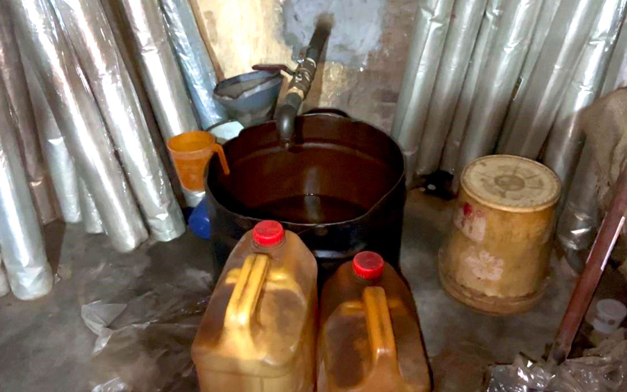 পাবনায় জামায়াত নেতার পাম্পে অভিযান, ৯০ হাজার টাকা জরিমানা