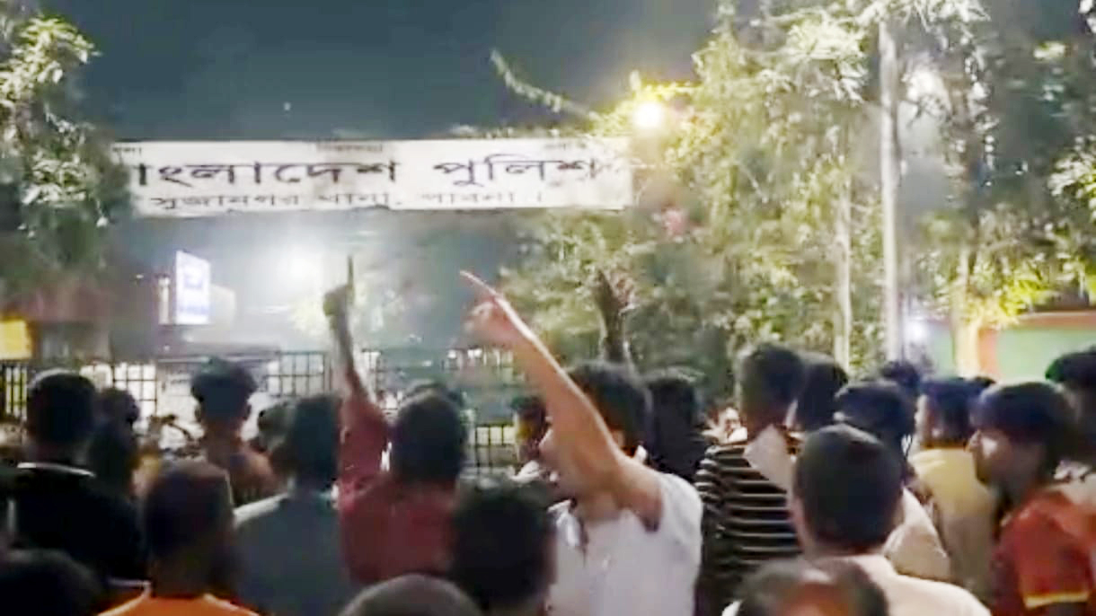 মাদক সংশ্লিষ্টতায় যুবদল নেতা আটক, থানা ঘেরাও নেতাকর্মীদের
