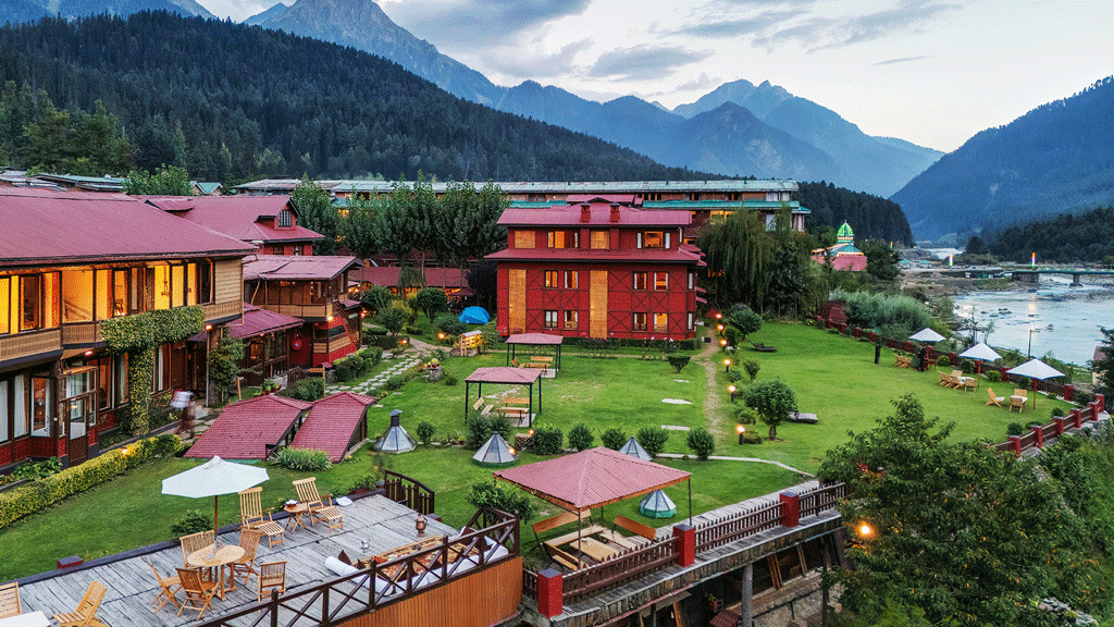 ফিরছে পর্যটক, জম্মু-কাশ্মীরে ঘুরে দাঁড়ানোর চেষ্টা স্থানীয়দের