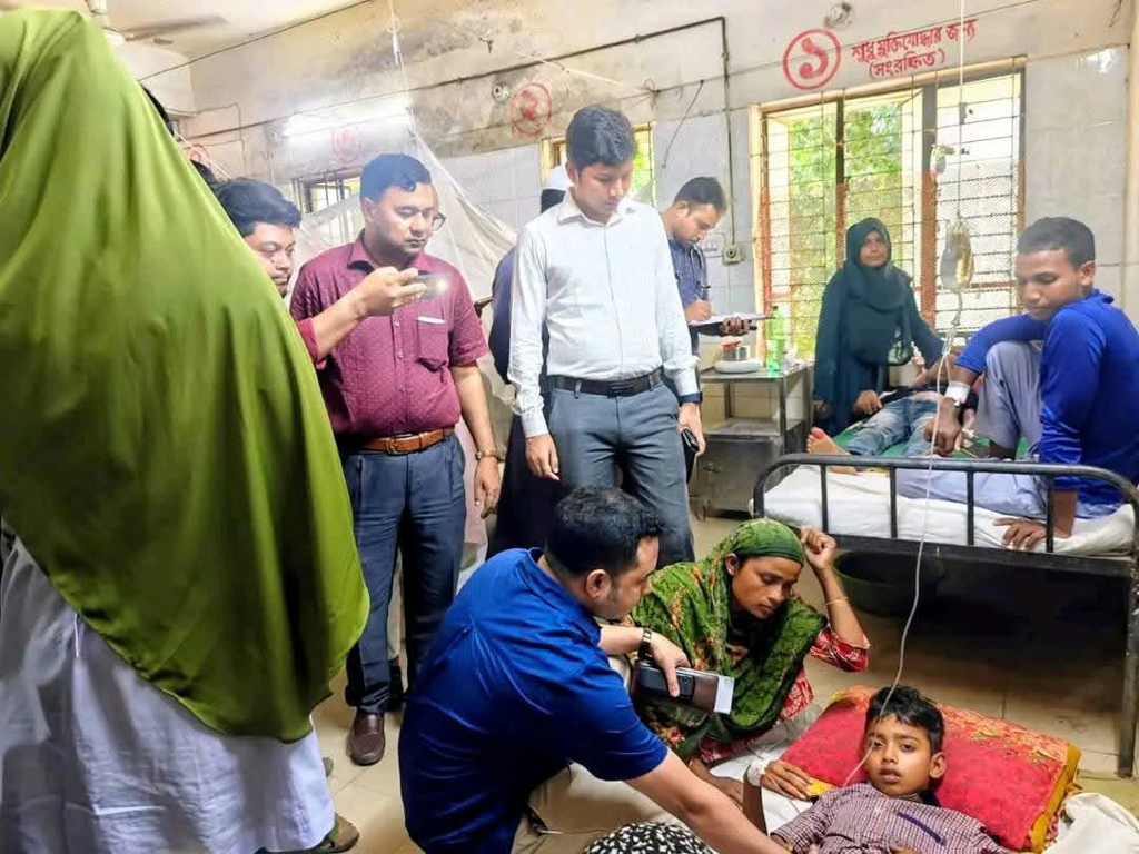 স্কুল ফিডিংয়ের দুধ পানে পেটেব্যথা-খিঁচুনি, হাসপাতালে ভর্তি ১৯ শিশু