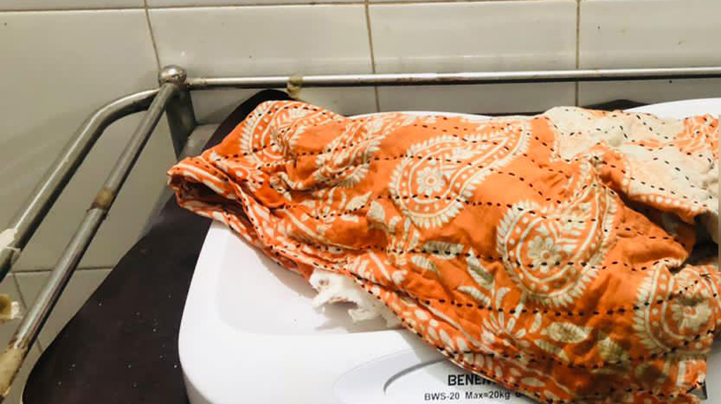 জন্মেই নিষ্ঠুরতার শিকার!