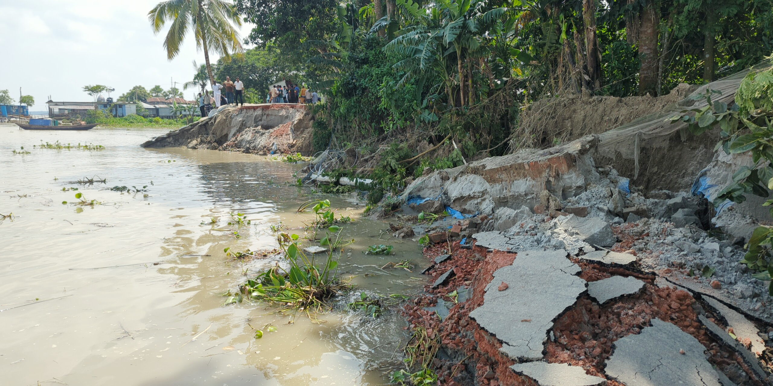 তেঁতুলিয়া নদীগর্ভে বিলীন দুই শতাধিক কবর