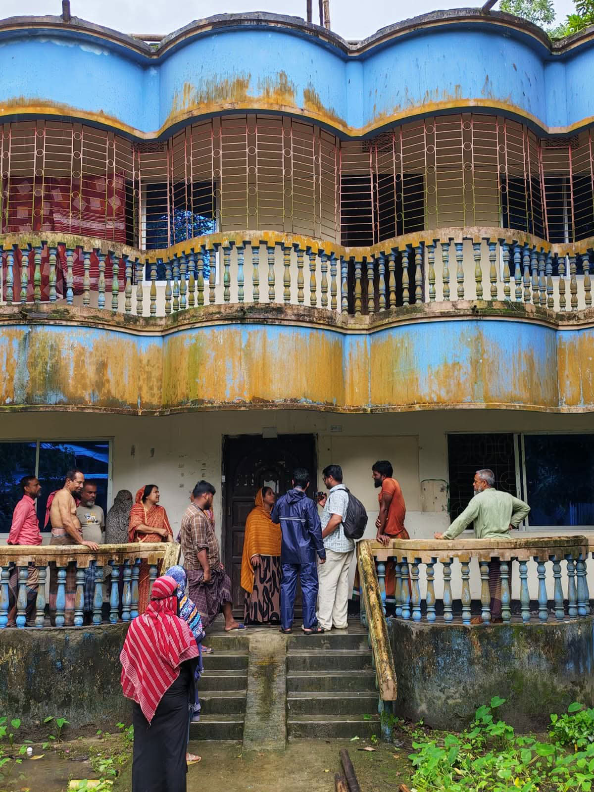 ঋণ দেওয়ার নামে গ্রহকের সঞ্চয়-বিমার টাকা নিয়ে উধাও কথিত এনজিও