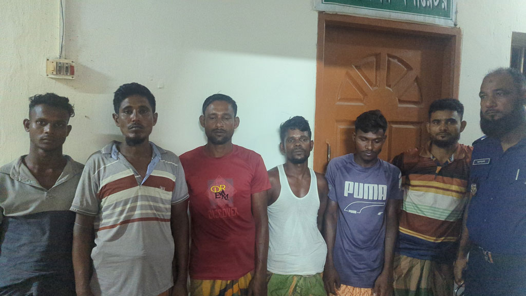 দশমিনায় নিষেধাজ্ঞা অমান্য করে মা ইলিশ শিকার, ৬ জেলের কারাদণ্ড