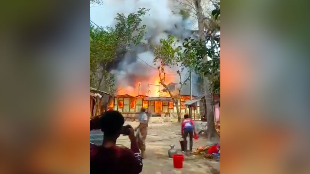 মাদকের টাকার জন্য নিজের ঘরে আগুন, পটুয়াখালীতে যুবক আটক