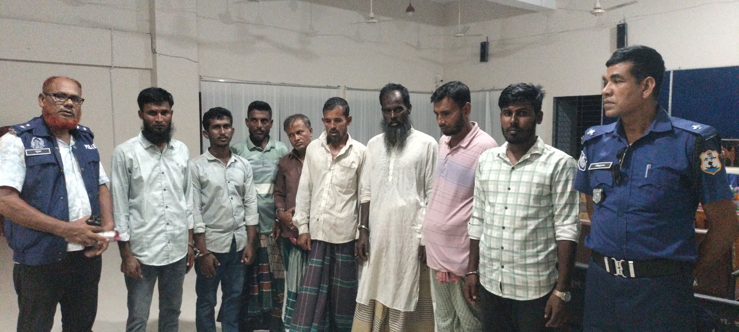 তেঁতুলিয়া নদীতে নিষেধাজ্ঞা অমান্য করে ইলিশ শিকার, ৮ জেলের কারাদণ্ড