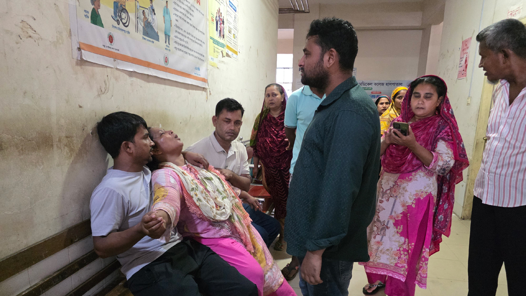 কুয়াকাটা ভ্রমণ শেষে বাড়ি ফিরছিলেন কলেজশিক্ষার্থী, সড়কে গেল প্রাণ