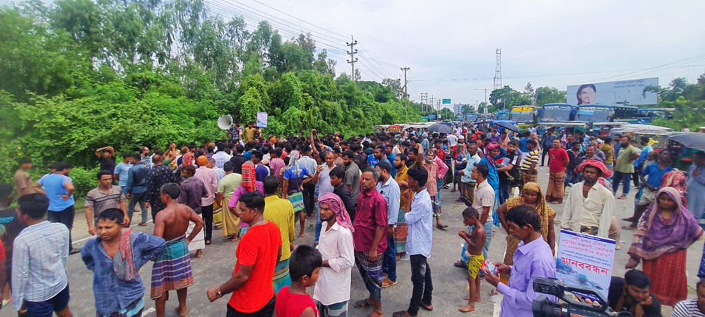 পাটুরিয়ায় ঢাকা–আরিচা মহাসড়ক সাড়ে ৩ ঘণ্টা অবরোধ, ভোগান্তিতে পড়ে মানুষ