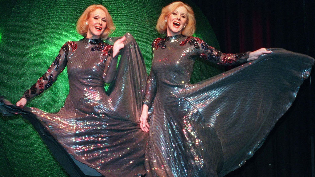 পৃথিবীকে একসঙ্গে বিদায় জানালেন বিশ্বখ্যাত ২ যমজ বোন