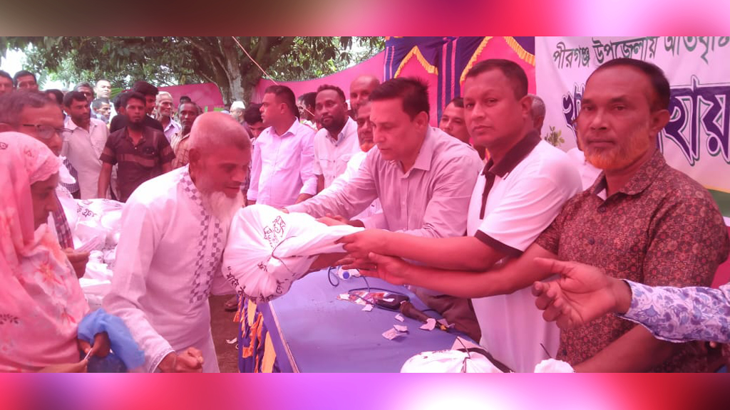 পীরগঞ্জে অতিবৃষ্টিতে ক্ষতিগ্রস্ত ৫০০ পরিবারকে খাদ্য সহায়তা প্রদান