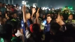 পীরগঞ্জে বাসের ধাক্কায় নিহত ১, মহাসড়ক অবরোধ