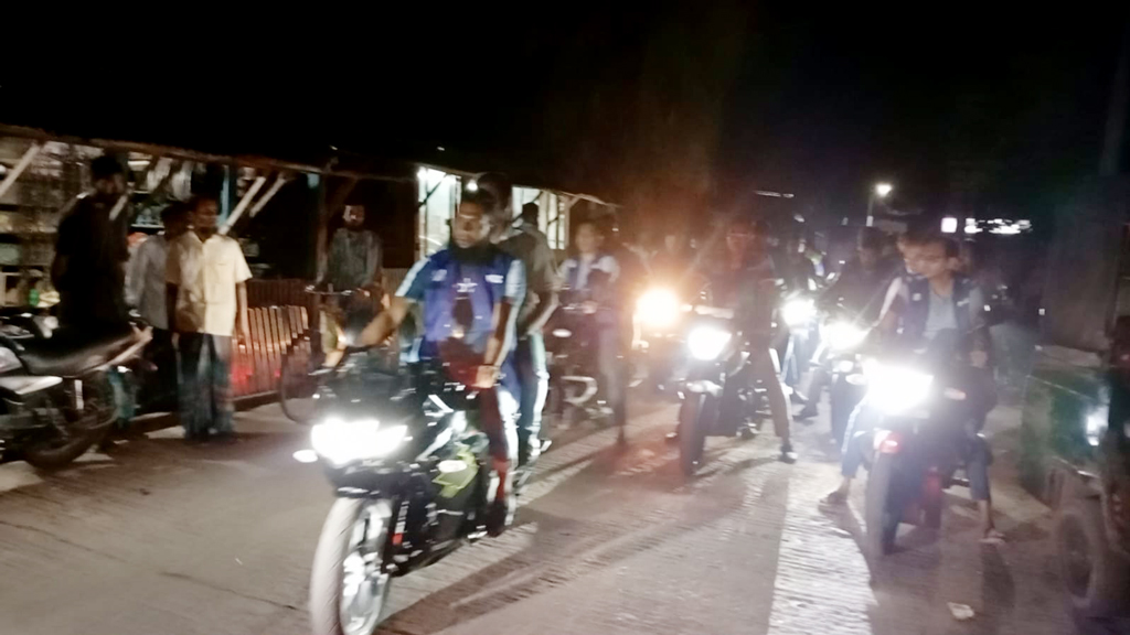 জনসচেতনতা বৃদ্ধিতে নেছারাবাদে পুলিশের মোটরসাইকেল মহড়া