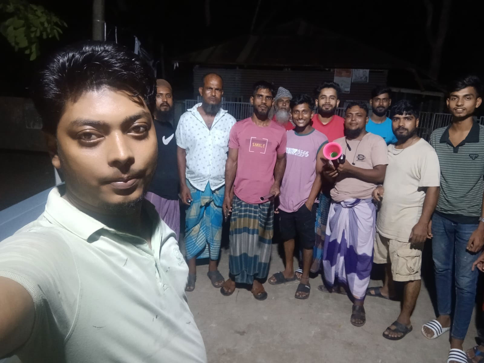 নেছারাবাদে চোর-ডাকাতের আতঙ্কে গ্রামে রাত জেগে পাহারা