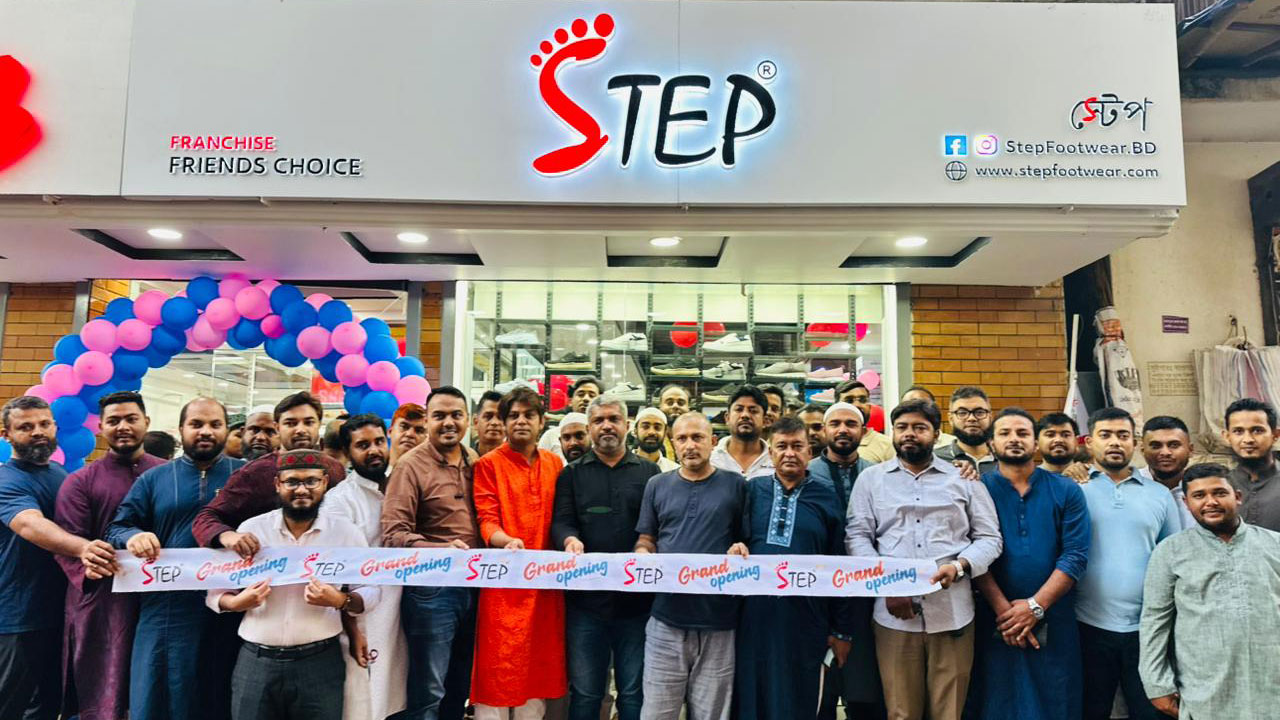 স্টেপ ফুটওয়্যারের নতুন দুটি শোরুম মিরপুর ও আশুলিয়ায় উদ্বোধন