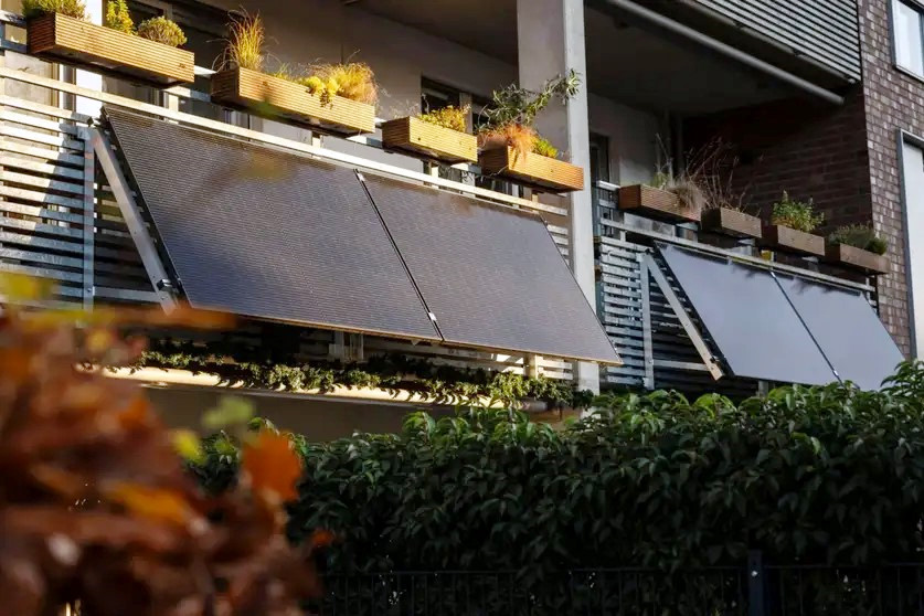 ‘প্লাগ-ইন সোলার’—বিদ্যুতের সহজ সমাধান, নাকি নতুন ঝুঁকি