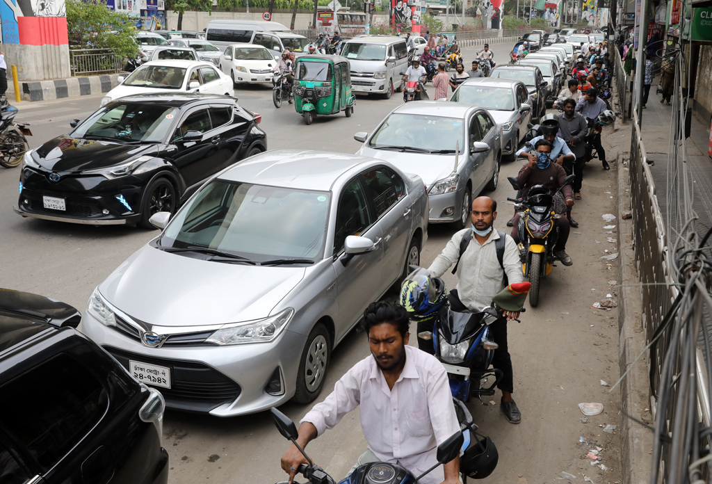 রেশনিং প্রত্যাহার, তবুও জ্বালানি সংকটের অভিযোগ