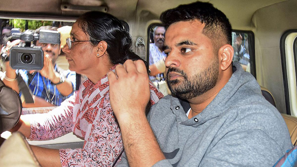 ধর্ষণ মামলায় দোষী সাব্যস্ত ভারতের সাবেক প্রধানমন্ত্রীর নাতি