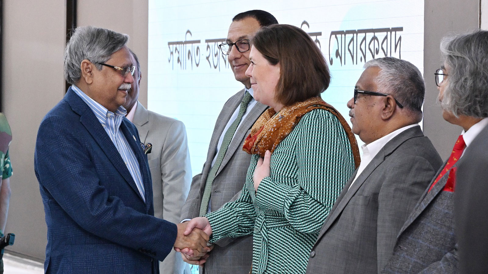 যুক্তরাজ্যে চিকিৎসা শেষে দেশে ফিরলেন রাষ্ট্রপতি