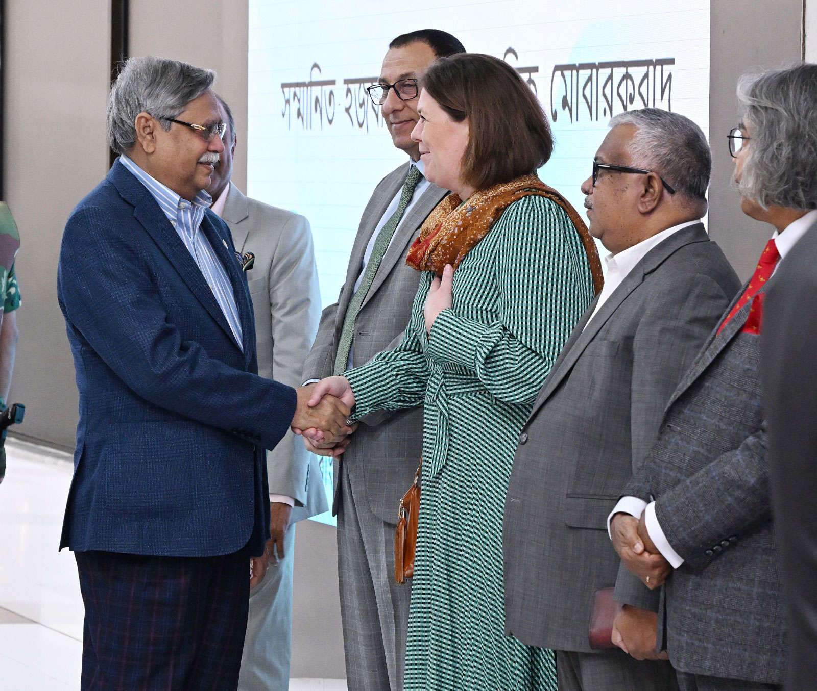 যুক্তরাজ্যে চিকিৎসা শেষে দেশে ফিরলেন রাষ্ট্রপতি