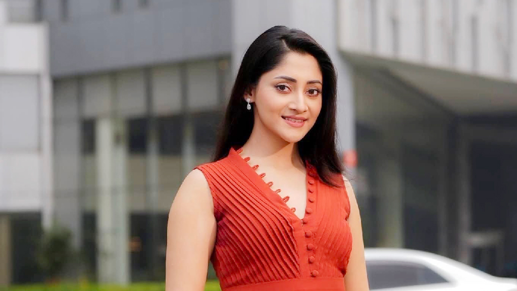 অর্থ আত্মসাতের মামলায় গ্রেপ্তার বাবা, নিজেকে নির্দোষ দাবি করলেন পূজা চেরি