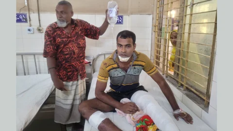 ‘হঠাৎ বিকট শব্দে ঘুম ভাঙে, চারদিকে শুনি শুধু চিৎকার’