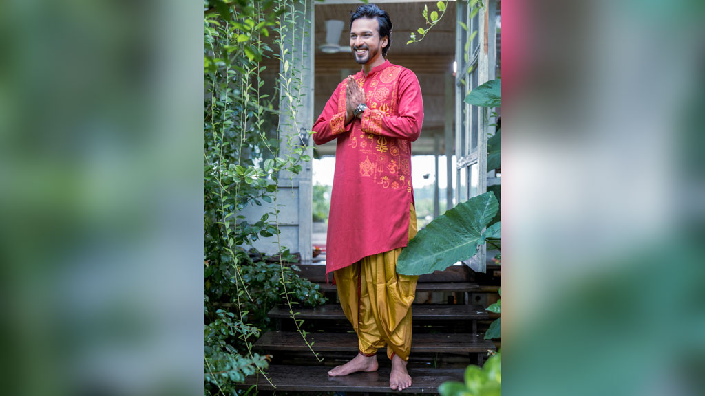 দশমীতে ধুতি-পাঞ্জাবির মেলবন্ধন