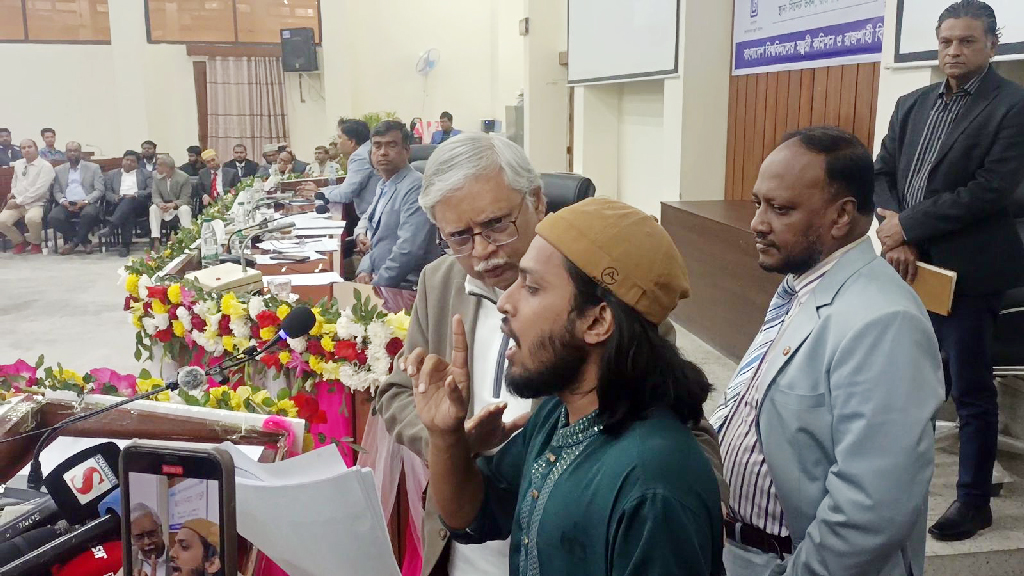 রাবিতে ‘ফ্যাসিস্ট শিক্ষকদের’ নাম ঘোষণা করলেন রাকসুর জিএস