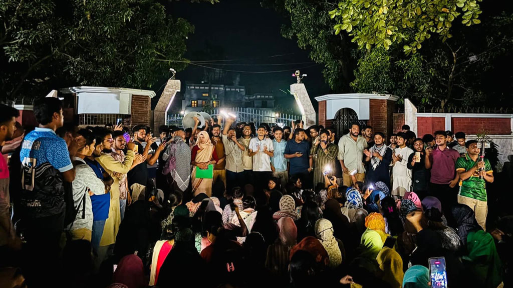 রাবিতে উপাচার্যের বাসভবন ঘেরাও