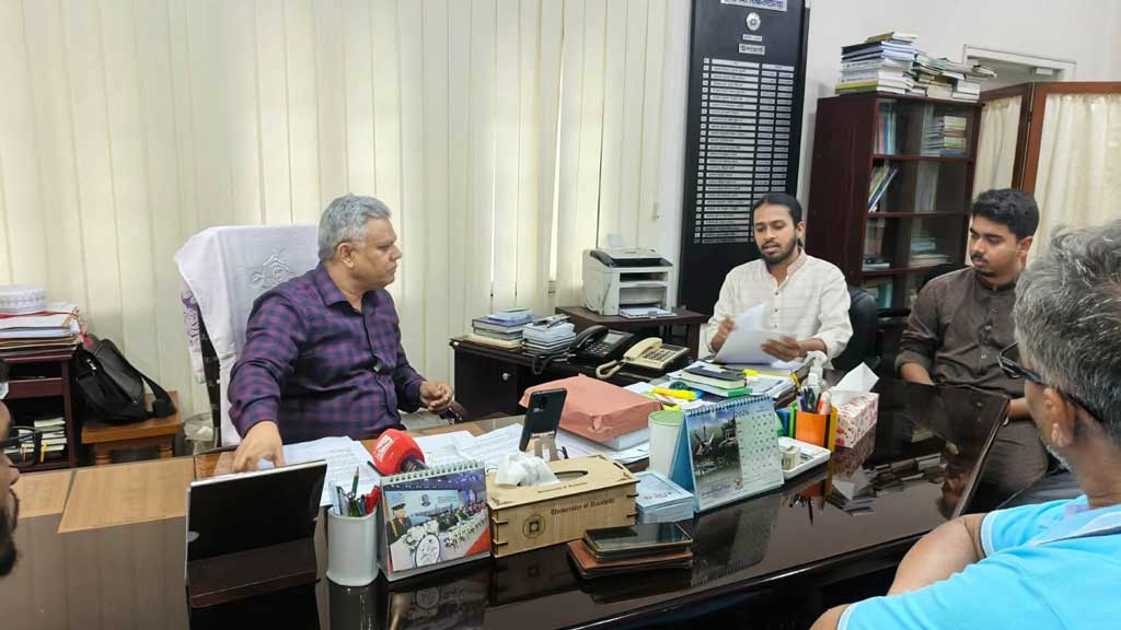 জুলাইয়ে শিক্ষার্থীদের বিরুদ্ধে অবস্থান নেওয়া শিক্ষকদের তালিকা ভিসির কাছে দিল রাকসু