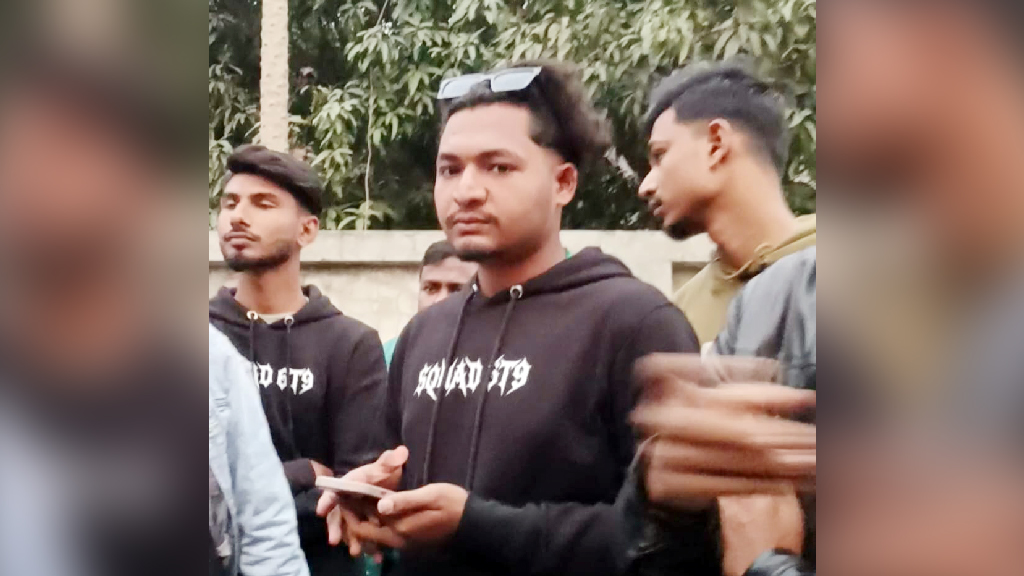 রাবি শিক্ষার্থীদের হেনস্তা ও ছিনতাইয়ের চেষ্টা, আটক ৫