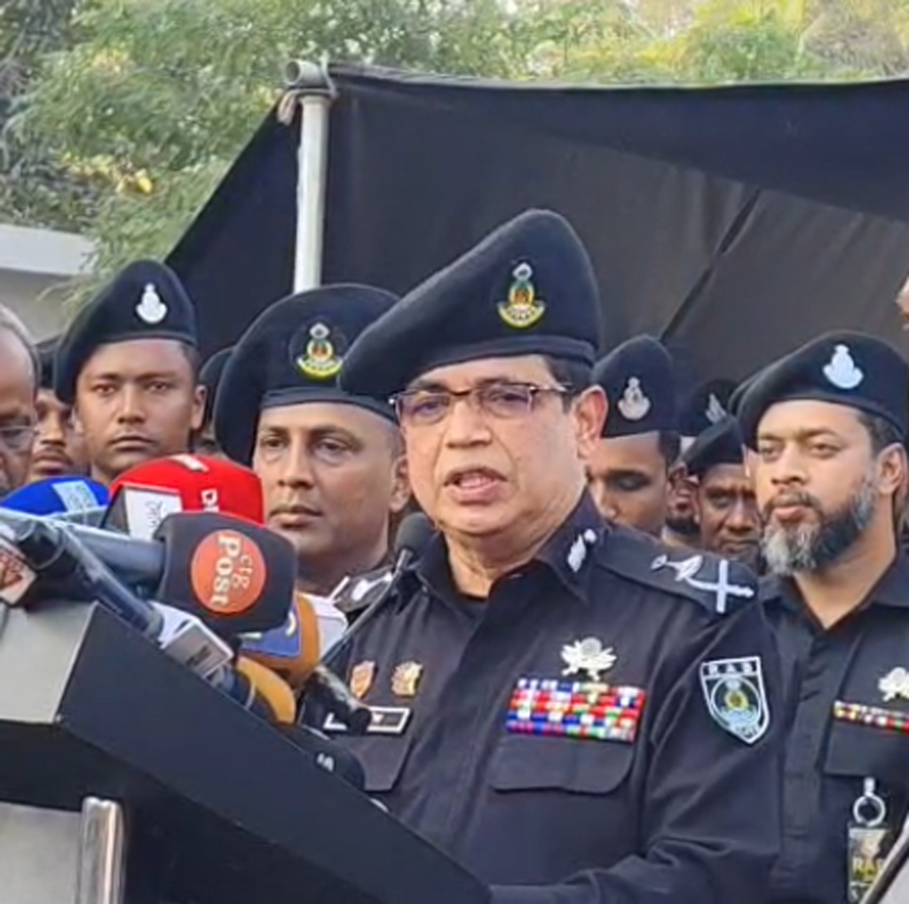 জঙ্গল সলিমপুরে সন্ত্রাসীদের আস্তানা গুঁড়িয়ে দেওয়া হবে: র‍্যাবের ডিজি