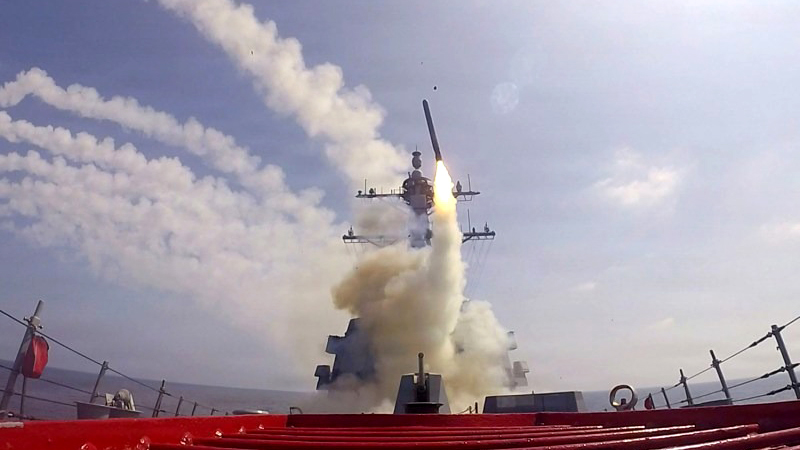 যুক্তরাষ্ট্র ও ইসরায়েলের হাতে ঘড়ি—কিন্তু সময় ইরানের পক্ষে