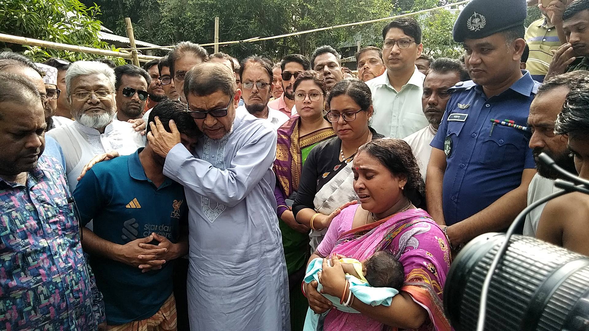 পেটে গজ রেখে সেলাইয়ে নারীর মৃত্যুর অভিযোগ, কঠোর ব্যবস্থার আশ্বাস স্বাস্থ্যমন্ত্রীর