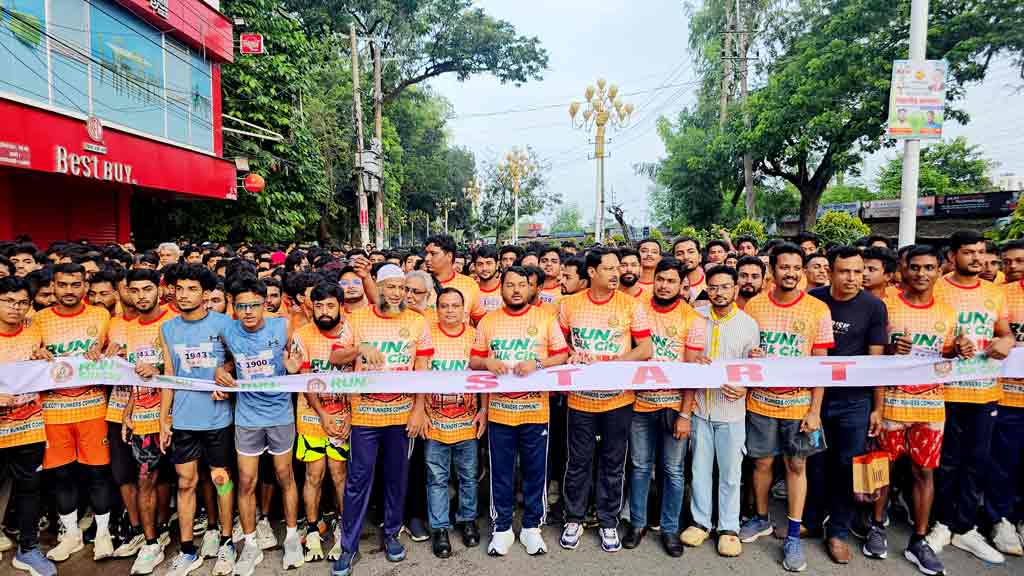 রাজশাহীতে ১২০০ রানারের অংশগ্রহণে অনুষ্ঠিত ‘রান ফর সিল্ক সিটি’