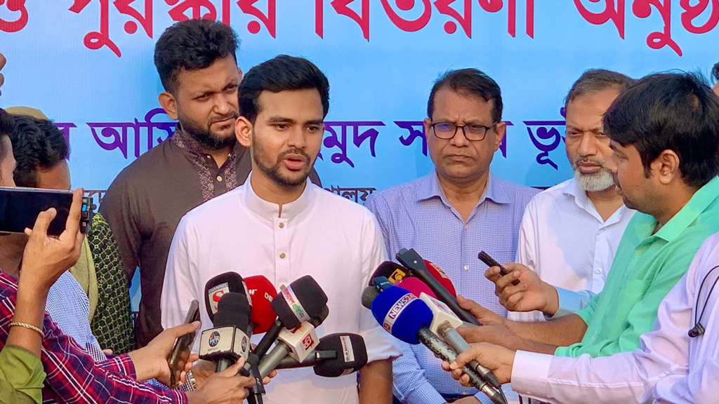 ঢাবিতে ছাত্রসংগঠনগুলো নিজেরা বোঝাপড়া করতে পারত: আসিফ মাহমুদ