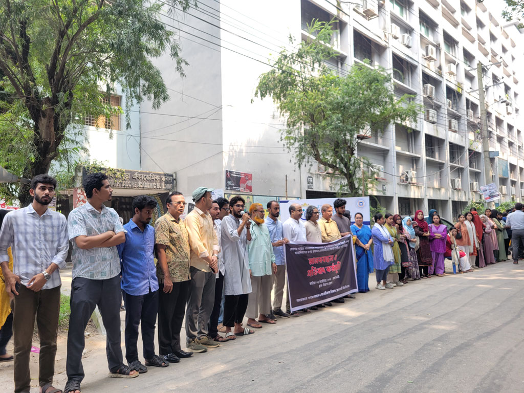 রাবিতে সাংবাদিকদের ওপর ছাত্রদলের হামলার প্রতিবাদে শিক্ষার্থীদের ক্লাস বর্জন