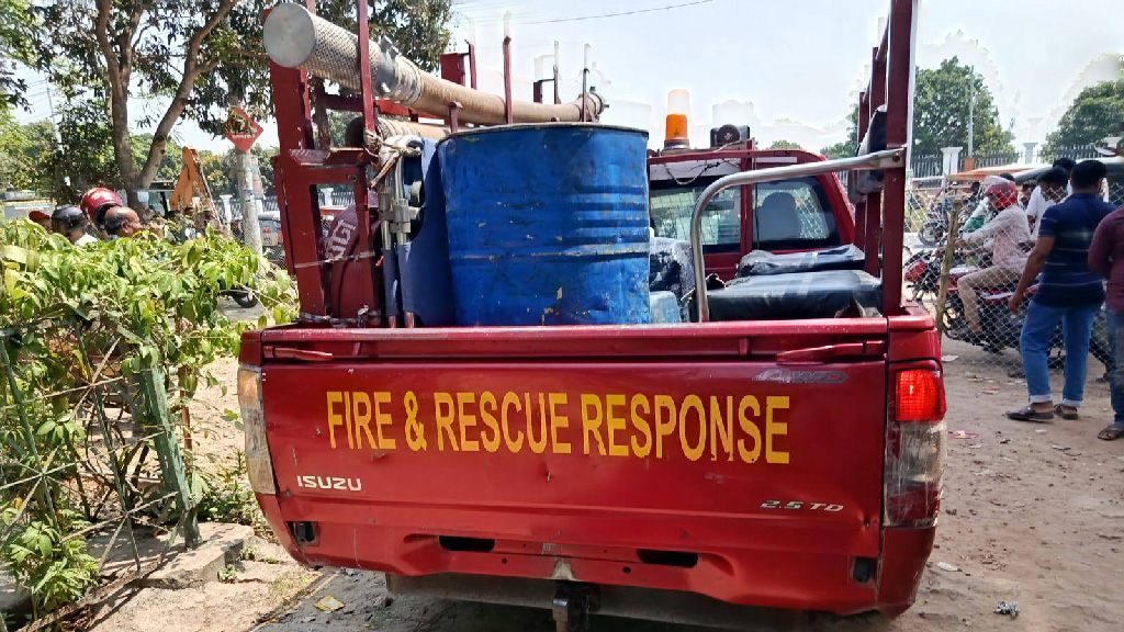 ভুয়া চাহিদাপত্রে তেল নিতে যাওয়া ফায়ার সার্ভিসের ৫ কর্মী প্রত্যাহার