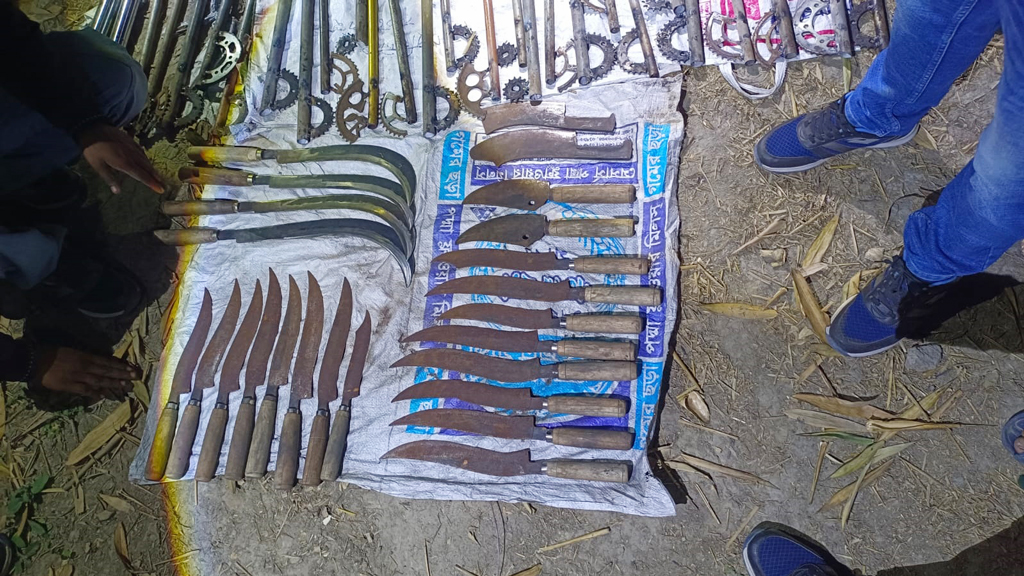 রাজশাহীতে র‍্যাবের অভিযানে অস্ত্র উদ্ধার