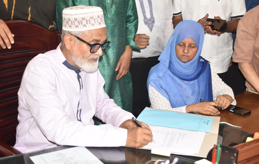 দায়িত্ব নিলেন রাসিক ও জেলা পরিষদের প্রশাসক