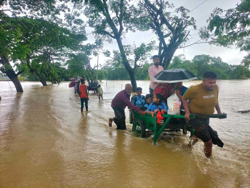 রাঙামাটিতে ভারী বর্ষণে পাহাড় ধসের শঙ্কা, বেড়েছে বিদ্যুৎ উৎপাদন