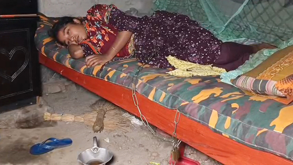 প্রেম করে বিয়ে, বাবার বাড়িতে গিয়ে শিকলবন্দী কিশোরী